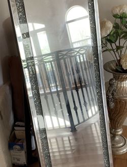 Matamoros Nora Lee 5’ Tall Standing Mirrow Diamonds