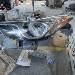 Headlight Hyundai Elantra 2010