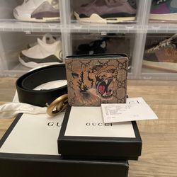 GUCCI BIFOLD WALLET GG SUPREME TIGER 8/10 Condition! 