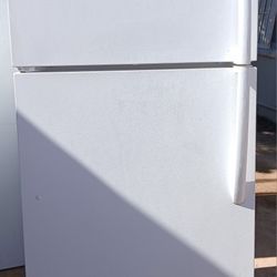 Frigidaire Refridgerator Freezer Combo