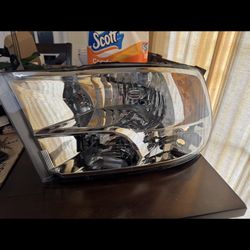 2013-2018 dodge ram 1500 headlight 