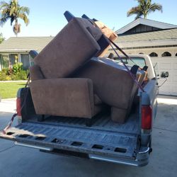 Complete Sofa Set With Love Seat 5×3feet, Long Sofa 6×3feet And Two Individual Sofa Seats. Loaded For 5 Mile Radius Delivery 