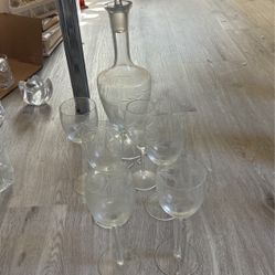 Wine Decanter With Decorative Wine Glasses 