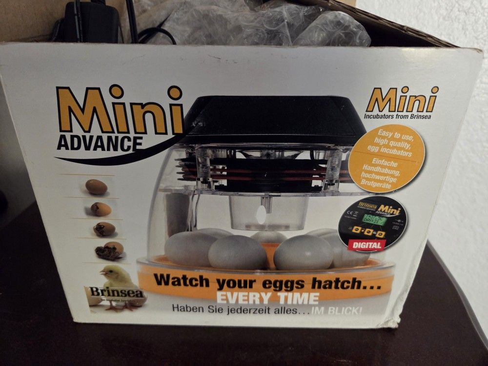 Brinsea Mini Advance 7 Egg Digital Incubator Complete in Box
