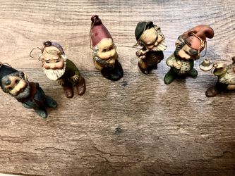Dwarfs statues