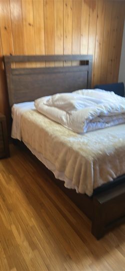 Aspen brown solid wood Queen deluxe mattress, box springs and large white comforter