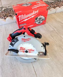Milwaukee 18V Brushless 7-1/4in Circular Saw
