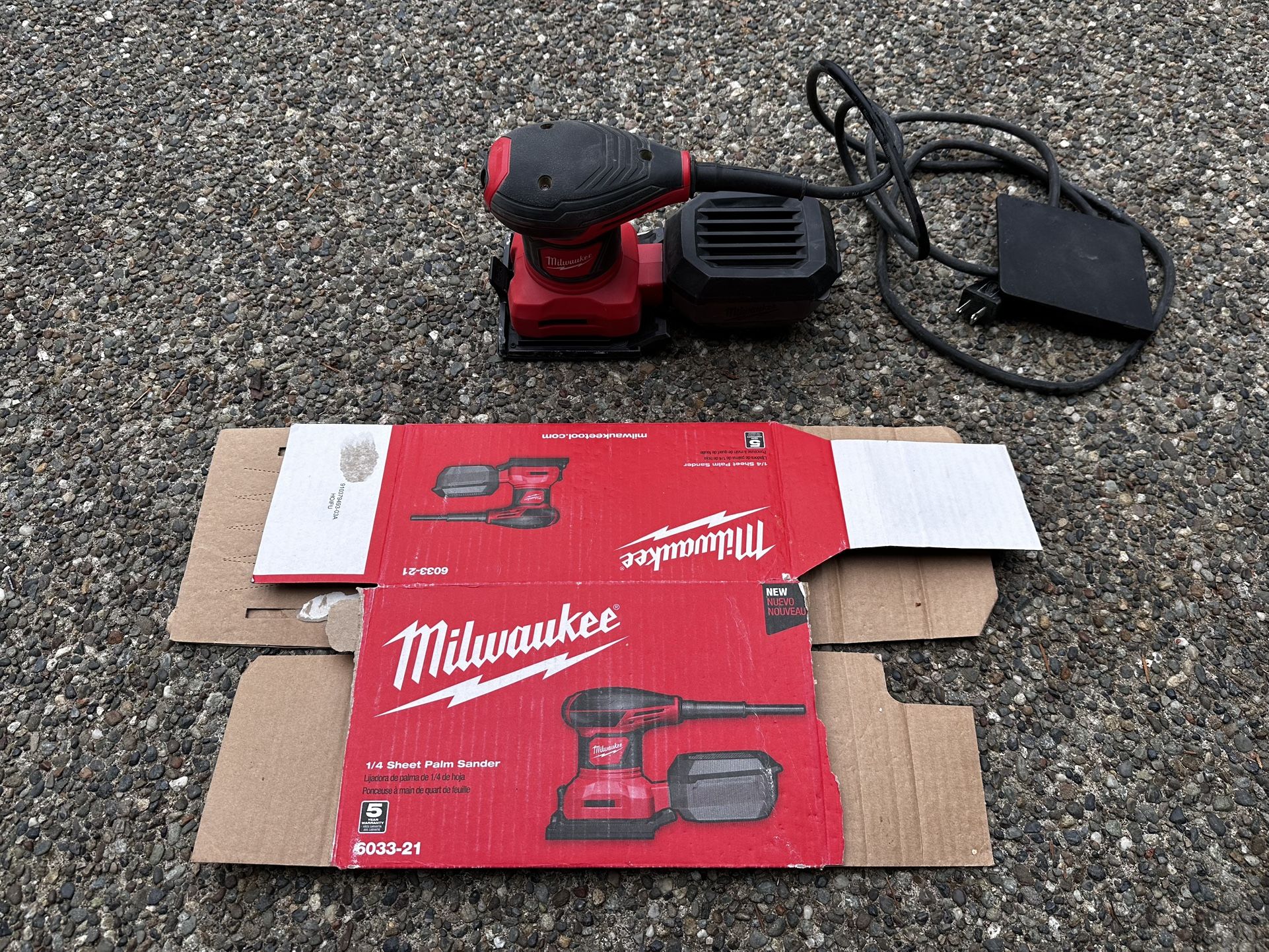 Milwaukee 1/4 Sheet Palm Sander