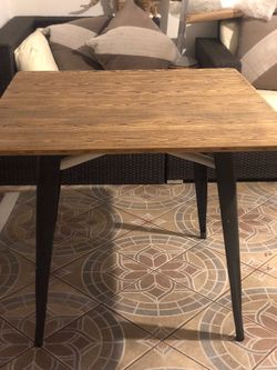 Elton dining table color walnut 36”