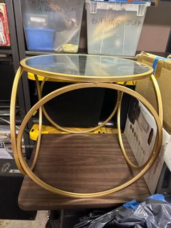 Round coffee take or decoration table