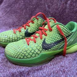 kobe grinch size 4.5 y pre owned 
