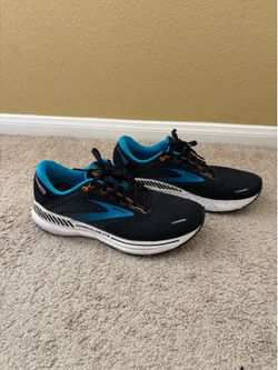 Used men’s brooks shoes size 10