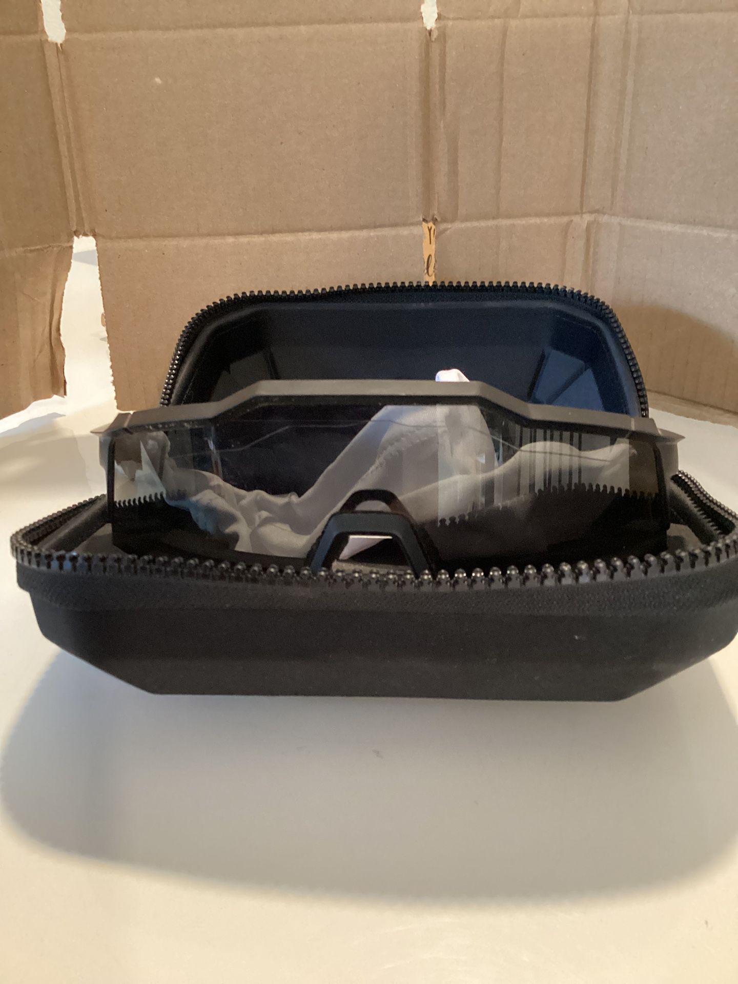 100% S3 Sunglasses with extra lens and carrying bag and case