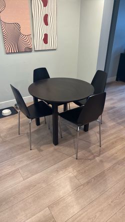 Kitchen table and 4 chairs