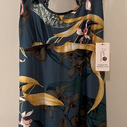 Woman’s nightgown sleeper. Size small (4-6).
