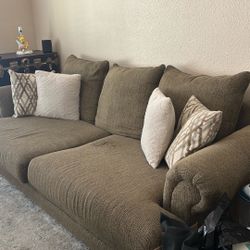 Large Couch And Loveseat 