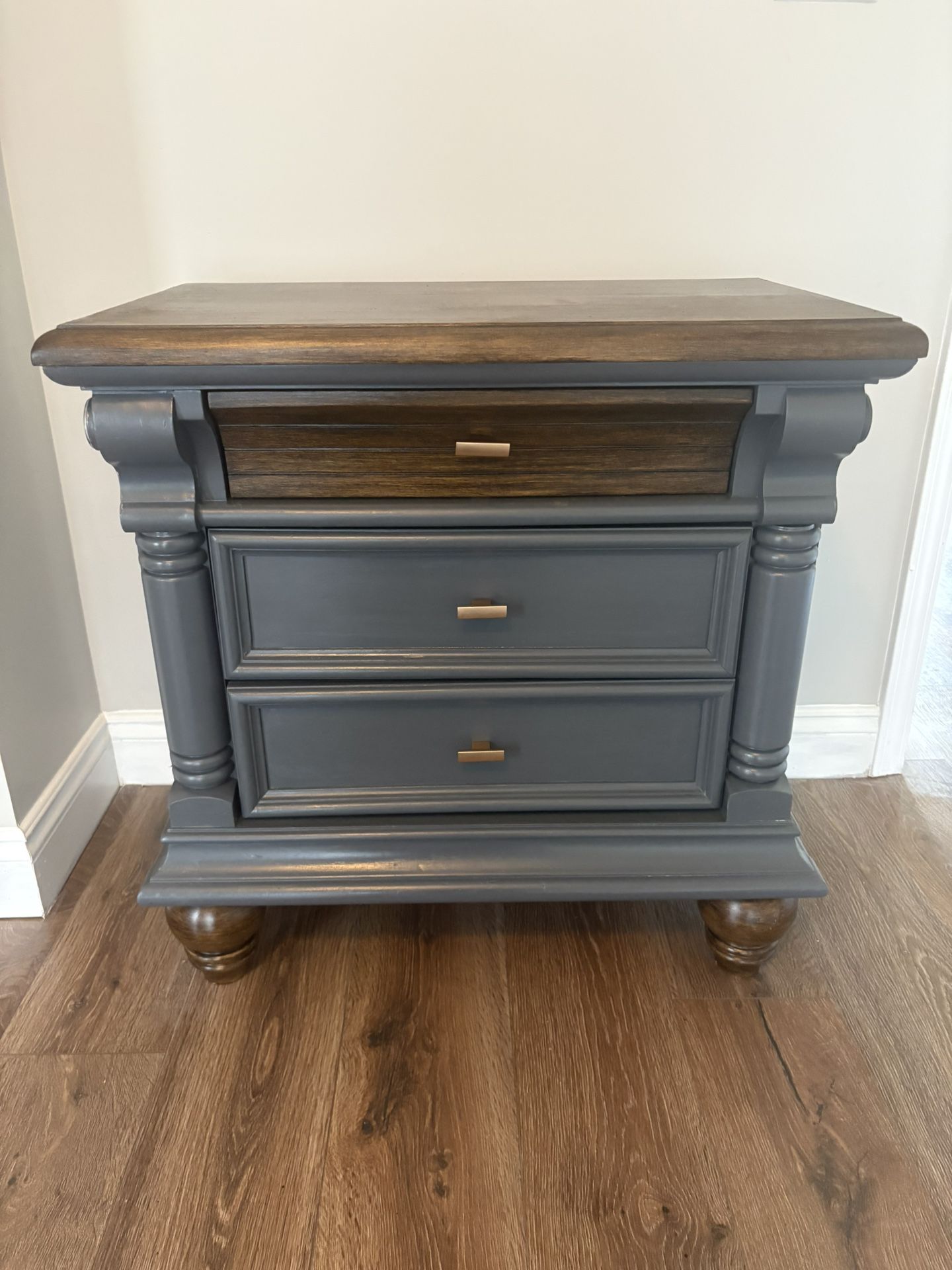 Refurbished Wooden End Table 