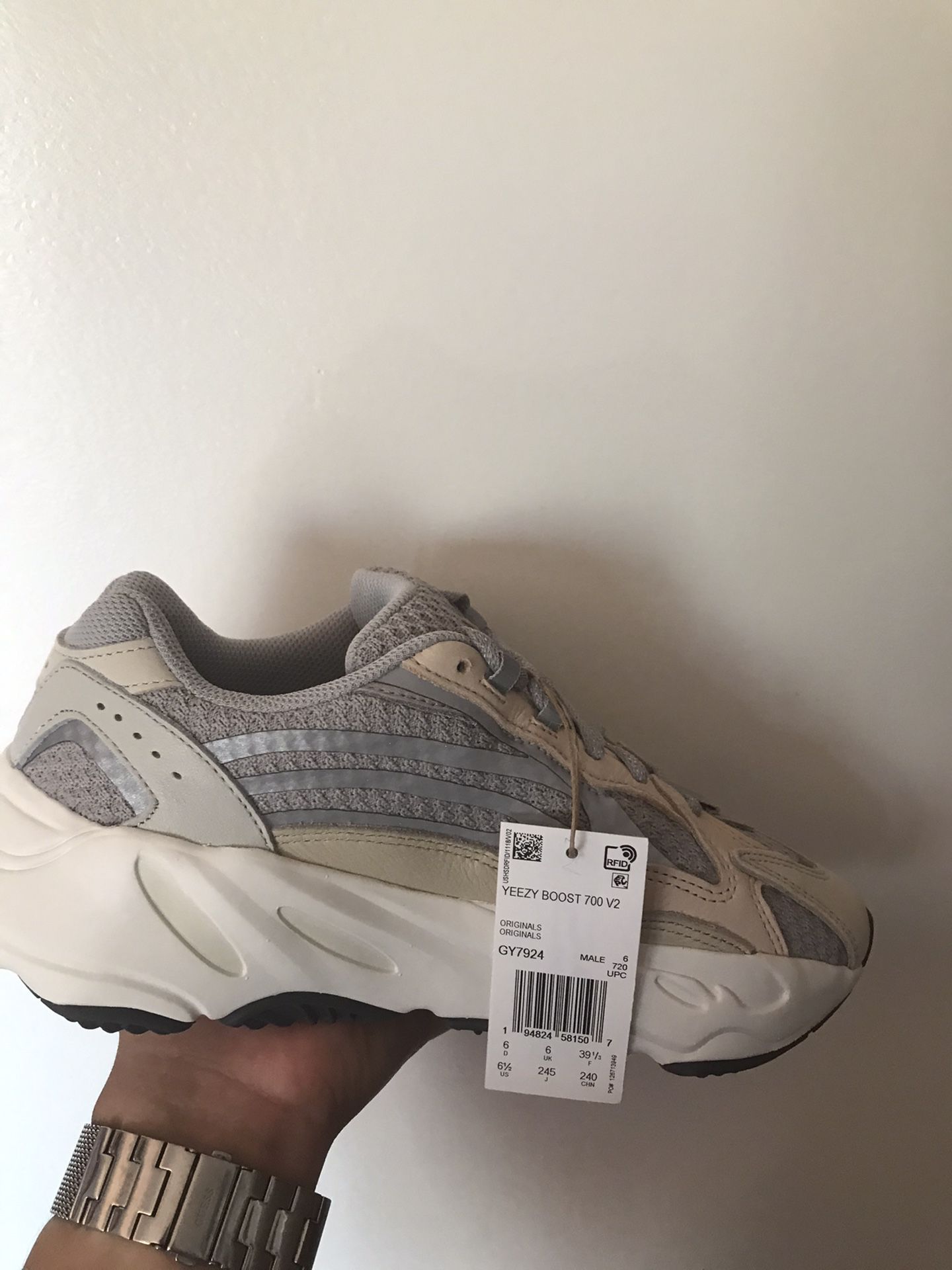 700 V2 Yeezy Shoes 720 Yeezy Boost 700 V2 Cream