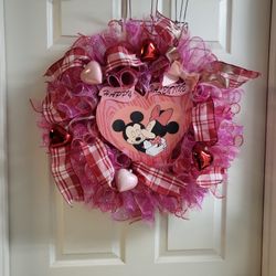 Valentines Mickey And Minnie Wreath