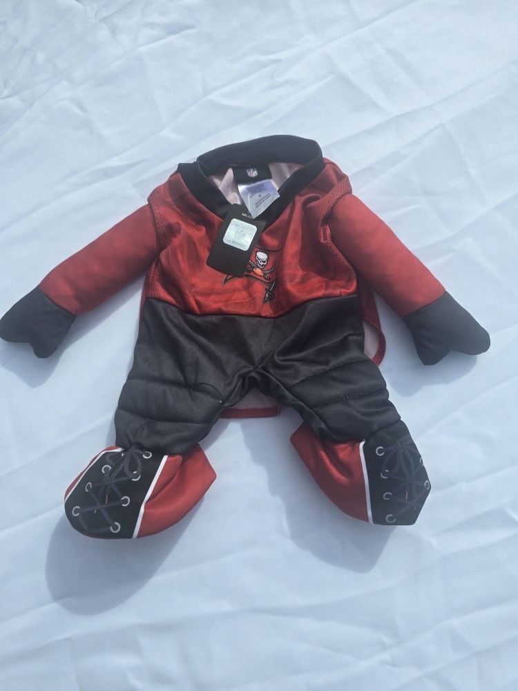 NFL Tampa Bay Buccaneers Medium Dog Outfit(y)