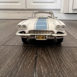 Ertl 1/18 Scale American Muscle 1962 Chevrolet Corvette Hardtop Limited Edition