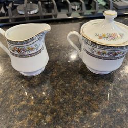 Mikasa Cambridge Fine China Creamer and Sugar Bowl with Lid L9015