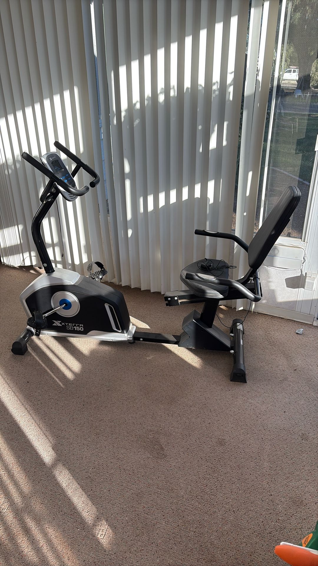 Recumbent exercise bike