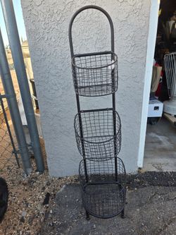 Basket stand
