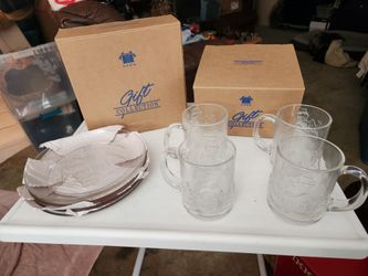 New Never Used Avon Gingerbread House Clear Glass Desert Plates & MUGS 4 Each