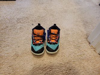Kids Shoes Size 9c