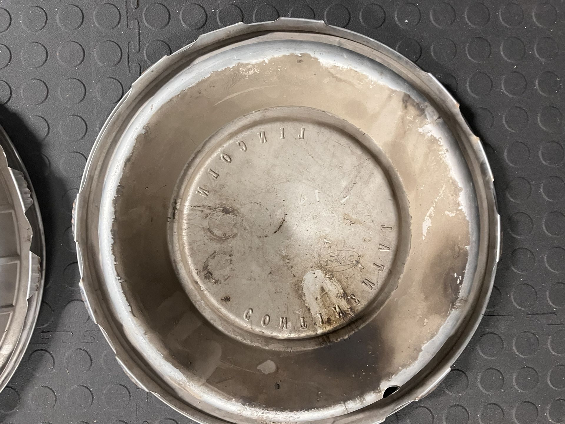 1962/63 Lincoln Continental Hubcaps