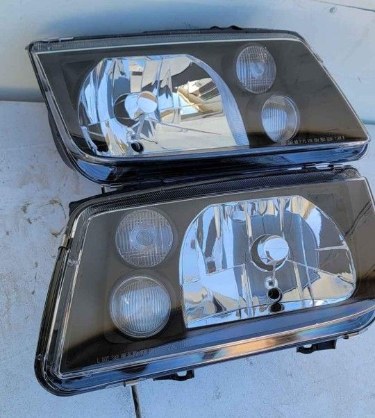 99-05 Volkswagen Jetta Headlights Luces Calaveras Micas Faros Focos Faroles