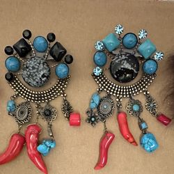 4 Pcs  Brooches 