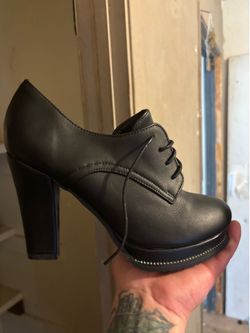 Black heels size 81/2