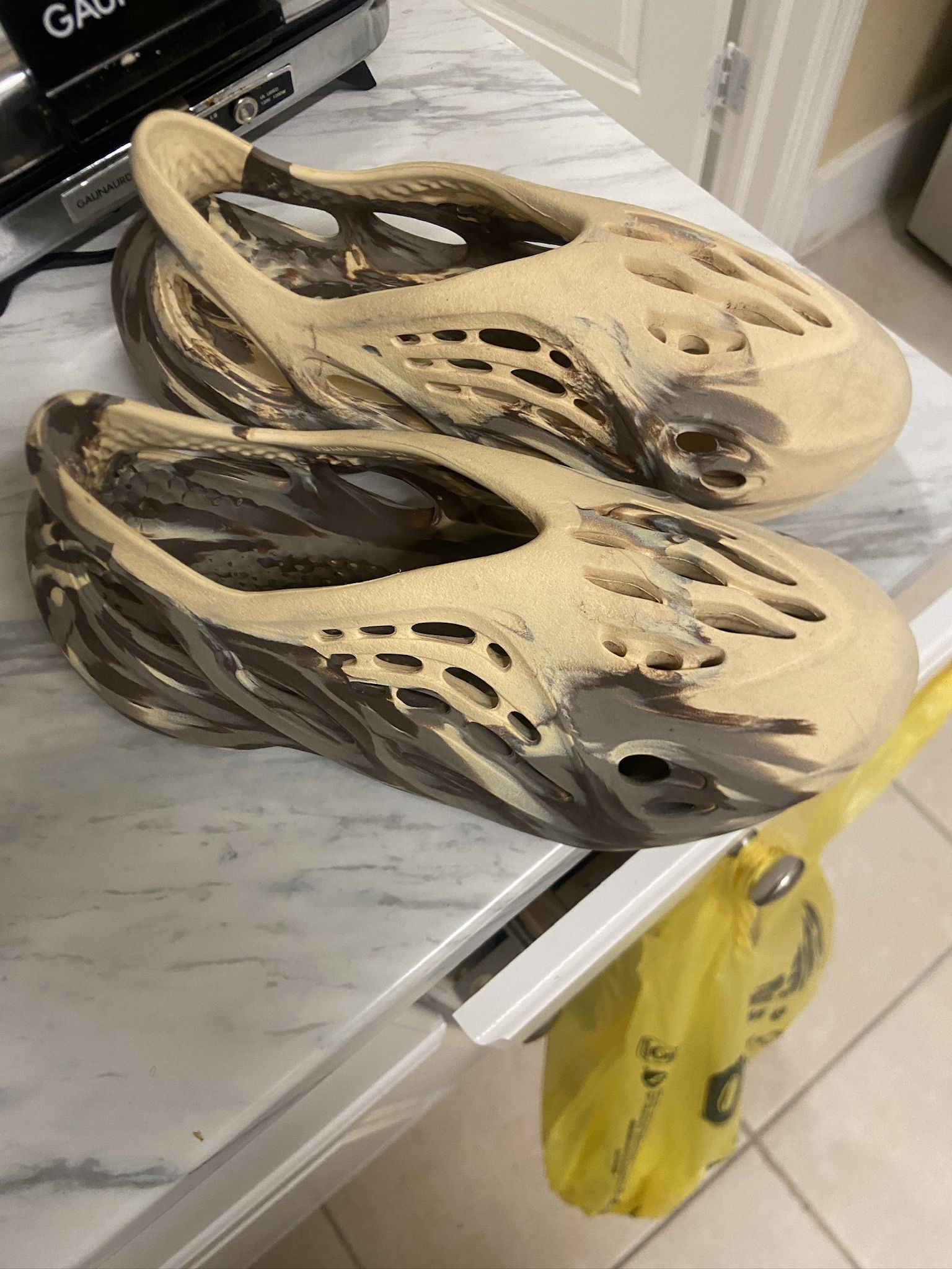 Yeezy foam runners size