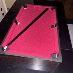 Mini pool table 