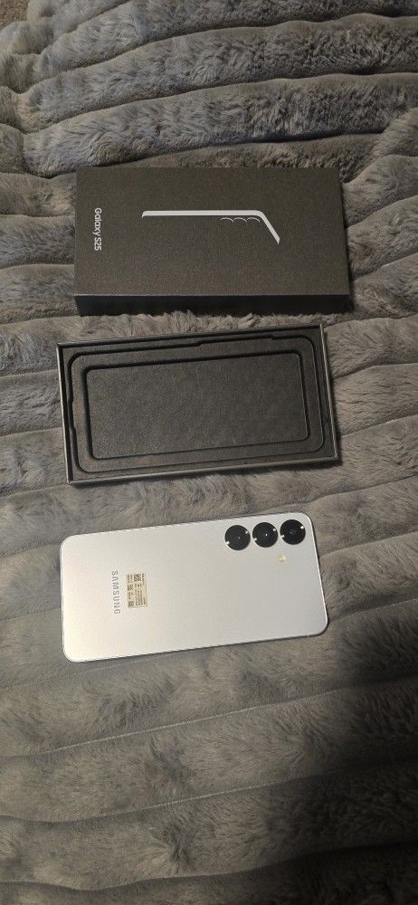 Samsung S25 - Open BOX - Never USED & UNLOCKED
