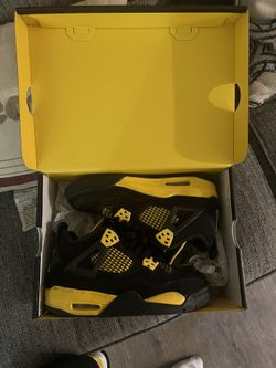 Jordan 4 Yellow Thunder Size 6.5 Wmns