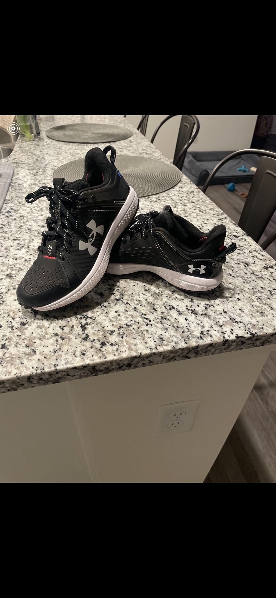 Under Armour Turf Baseball Cleats (Youth 3.5)