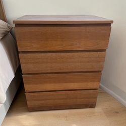 Modern Brown 4 Drawer Bedroom Storage Dresser Bureau Chest! Great condition! Delivery Available! 32x19x40in