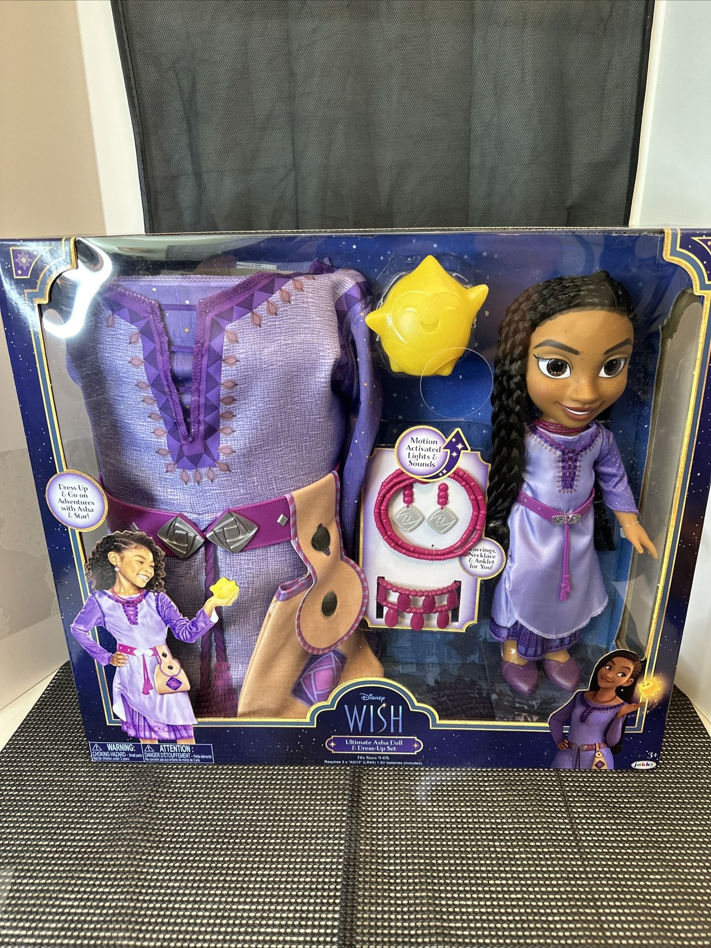 Disney Ultimate Asha Doll & Dress-Up Set