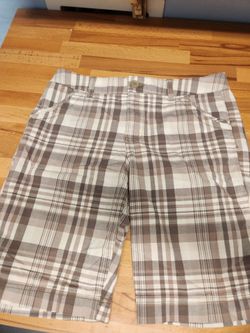 St. John’s Bay Women’s Plaid Bermuda Shorts – Size 10