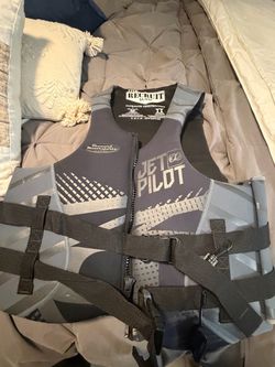 Life Jackets / Personal Flotation Vests – O’Neill, Sea-Doo, Jet Pilot & Yamaha