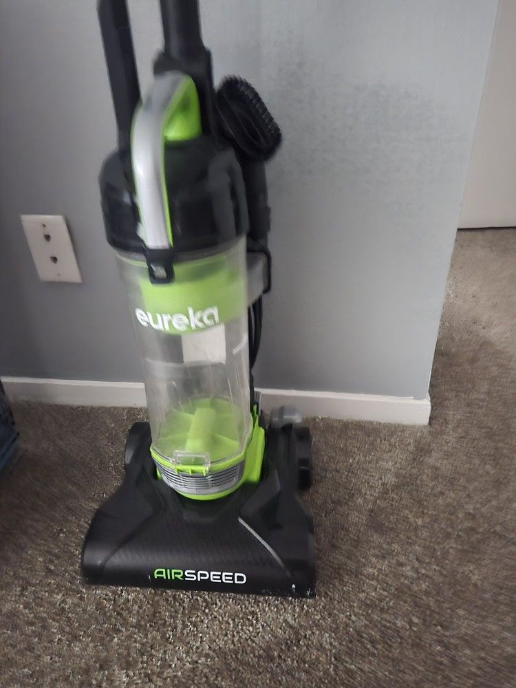 Eureka airspeed barely used Excellent condition