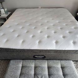 Like New King Size Beautyrest Pressure Smart Luxury Mattress 