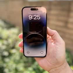 iPhone 14 Pro 256 GB, Great Condition!! UNLOCKED use any carrier.  Hablo Espanol.