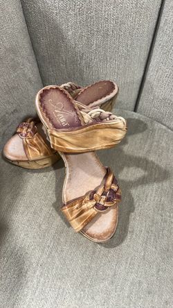 Azura wedge sandals
