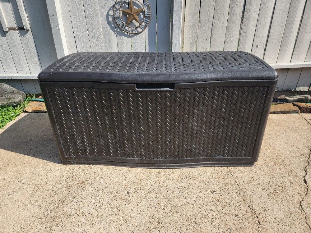 Suncast Large 124-Gallon Java Plastic Deck Box for Sale in Missouri ...
