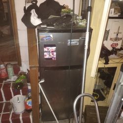 Magic Chef Refrigerator Brand New