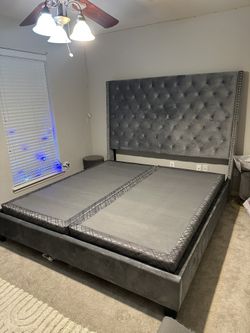 King Bed Frame Its Like New
